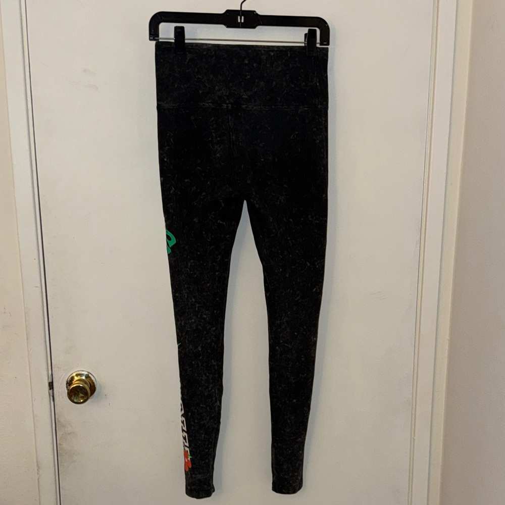 Black “PINK VICTORIA’S SECRET ” Leggings with Floral Print - Picture 3 of 3
